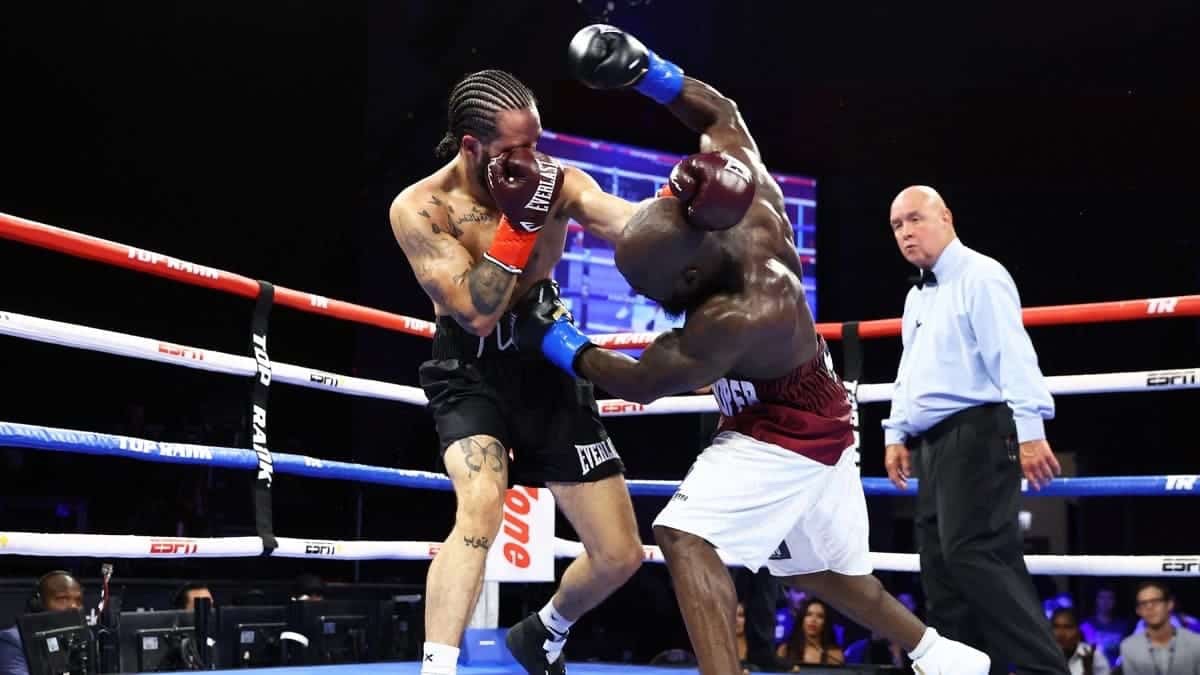 Muhammad Ali’nin Torunu Omzu Yerinden Çıkmasına Rağmen Maçı Kazandı!
